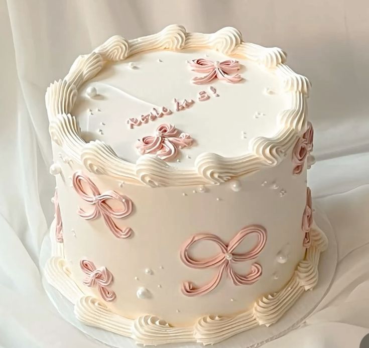 My Bento Cake Anniversaire Fallon Montpellier - Gâteau cœur 'happy birthday fallon' avec roses sucrées