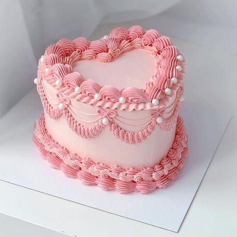 My Bento Cake Montpellier - Gâteau cœur avec motifs dentelle et perles élégantes