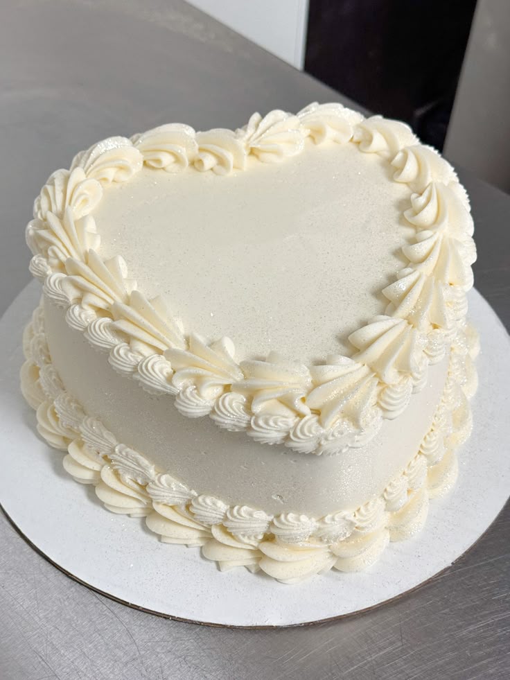 My Bento Cake Montpellier - Gâteau cœur avec décorations en crème fouettée artisanale